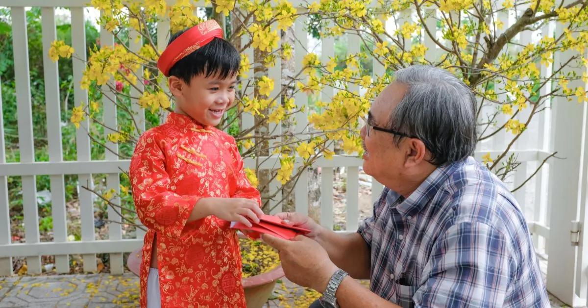 Đ&ecirc;m giao thừa c&oacute; 3 điều kh&ocirc;ng n&oacute;i, 4 việc n&ecirc;n l&agrave;m để dạy con về ph&uacute;c kh&iacute; v&agrave; nề nếp gia đ&igrave;nh- Ảnh 1.