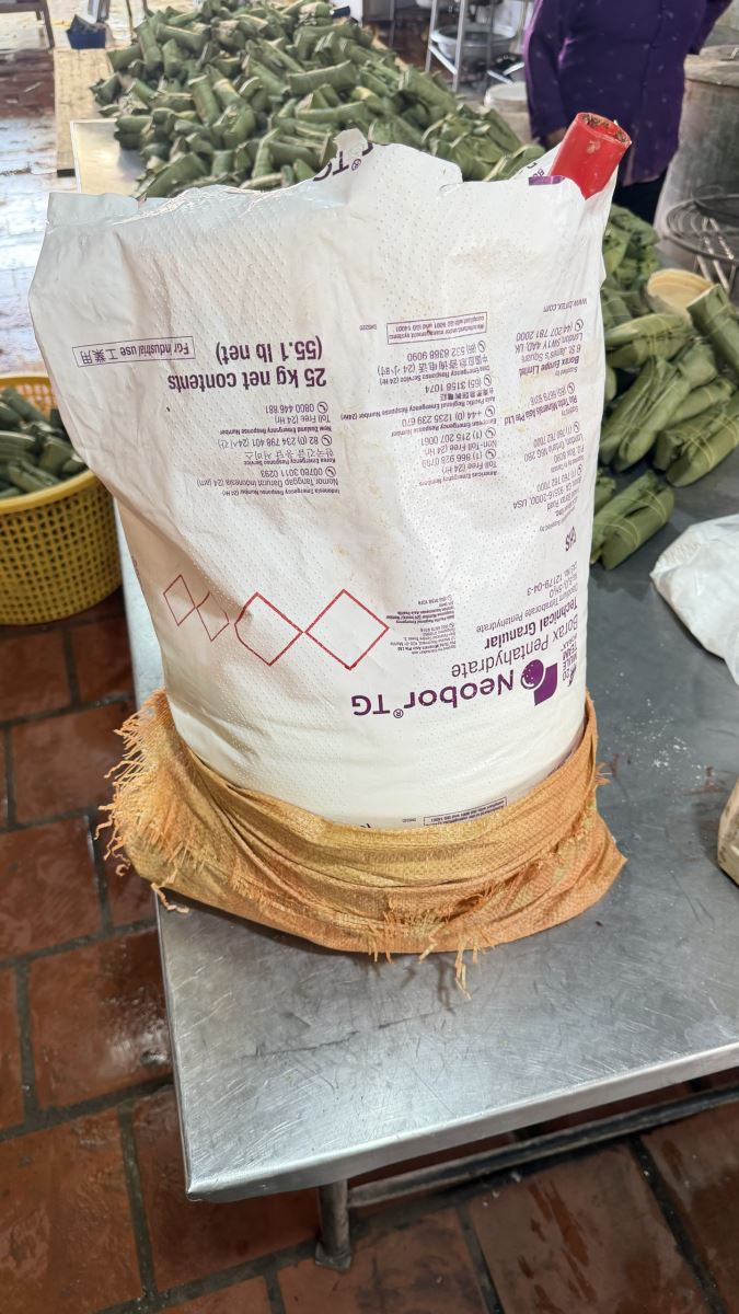 750 c&acirc;y gi&ograve;, 720 t&uacute;i x&uacute;c x&iacute;ch chứa chất cấm: Khởi tố mẹ con chủ cơ sở tại chợ đầu mối Đ&ocirc;ng Tảo- Ảnh 2.