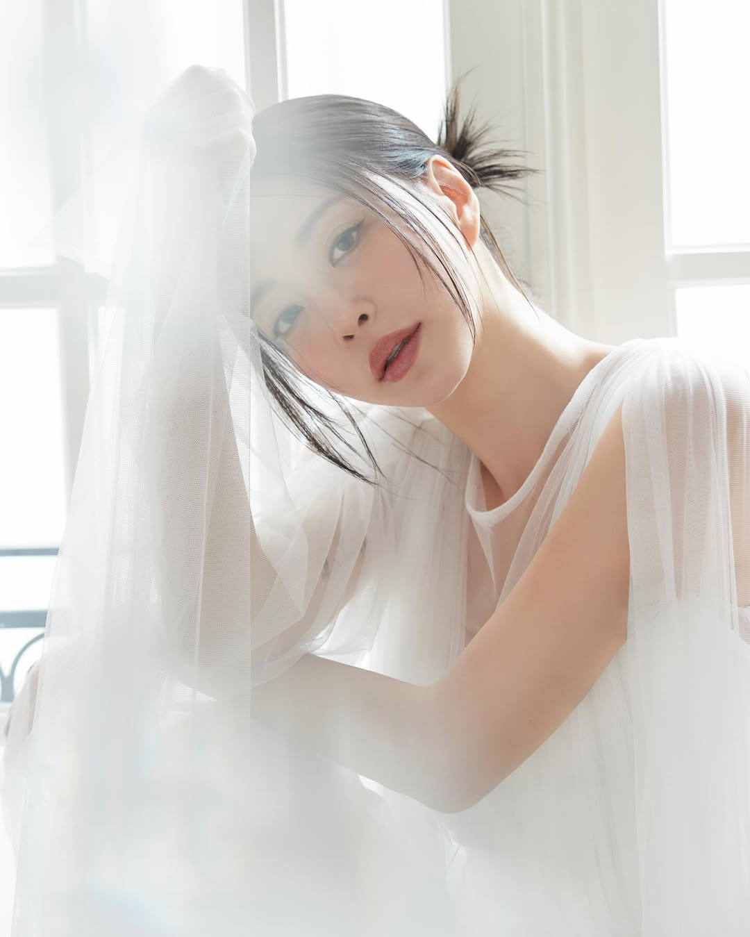 "Người đẹp xấu t&iacute;nh" bị 3 triệu người đuổi khỏi showbiz, bỏ hết tất cả đưa t&igrave;nh trẻ k&eacute;m 10 tuổi sang Mỹ "l&aacute;nh b&atilde;o"- Ảnh 3.