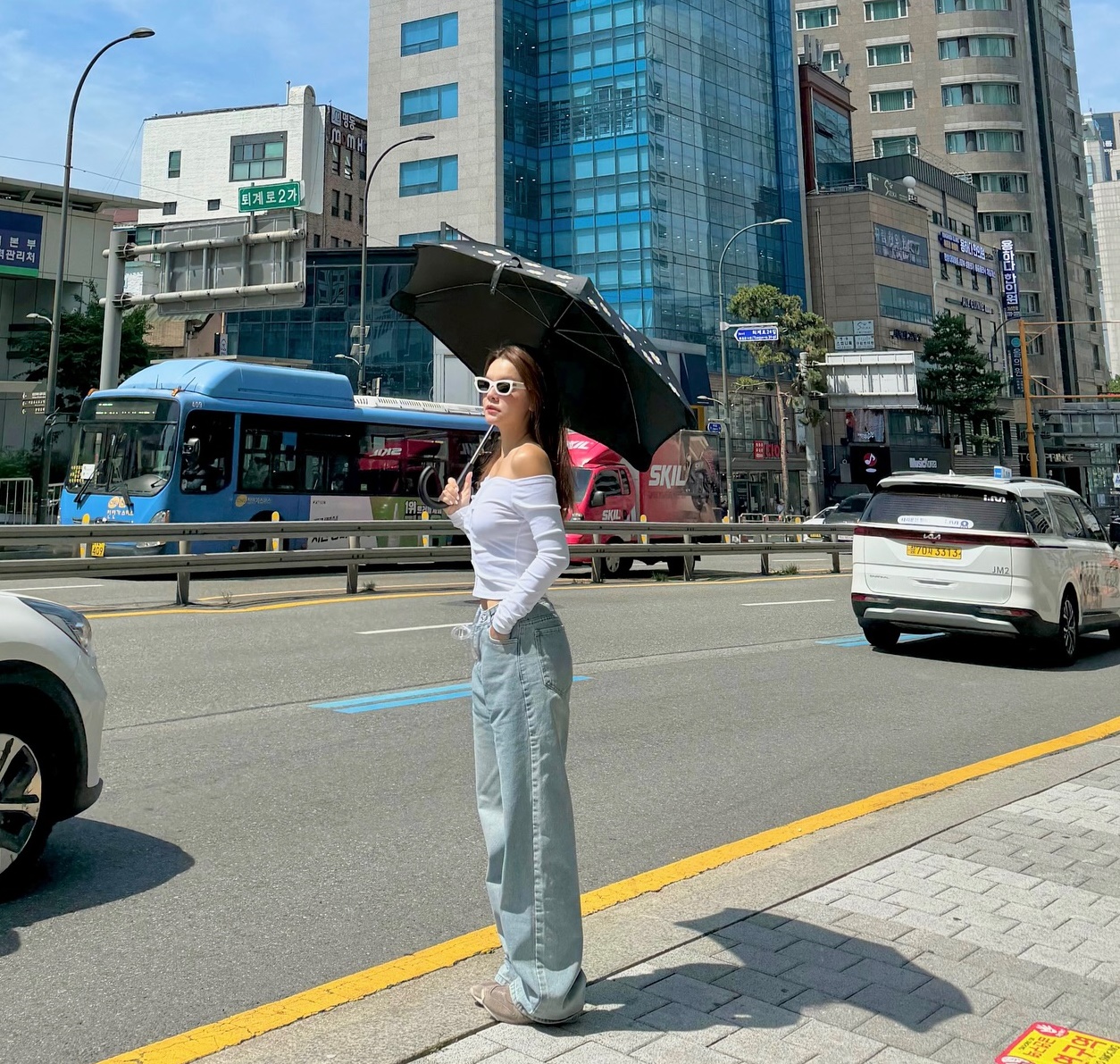 Một mỹ nh&acirc;n Việt ngo&agrave;i 40 tuổi mặc quần jeans cực xuất sắc, mix đồ đa dạng ngắm m&atilde;i kh&ocirc;ng ch&aacute;n- Ảnh 11.