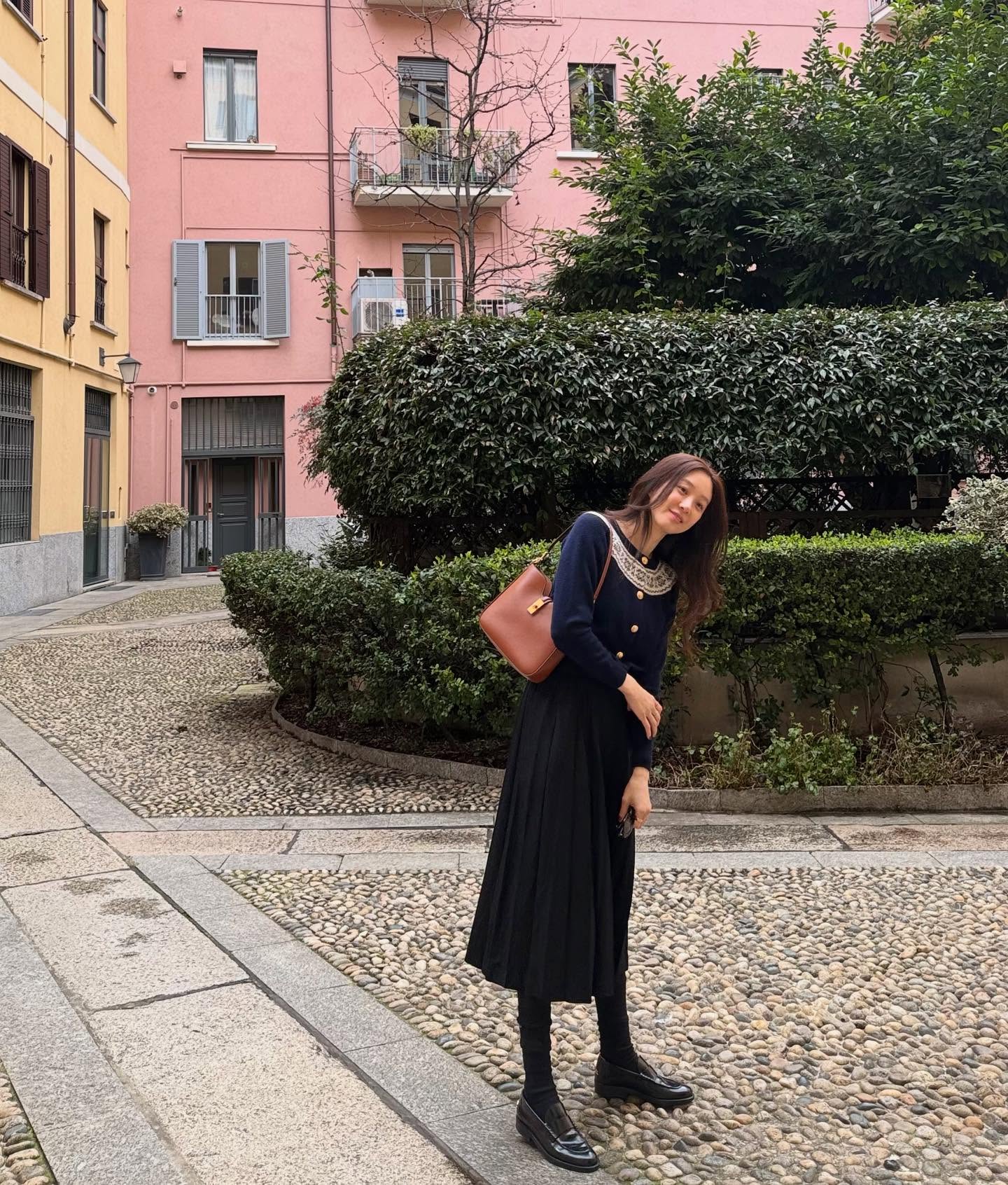 4 c&ocirc;ng thức mặc đồ đi ch&uacute;c Tết chuẩn thanh lịch m&agrave; phụ nữ ngo&agrave;i 40 tuổi n&ecirc;n ghim từ b&acirc;y giờ- Ảnh 4.