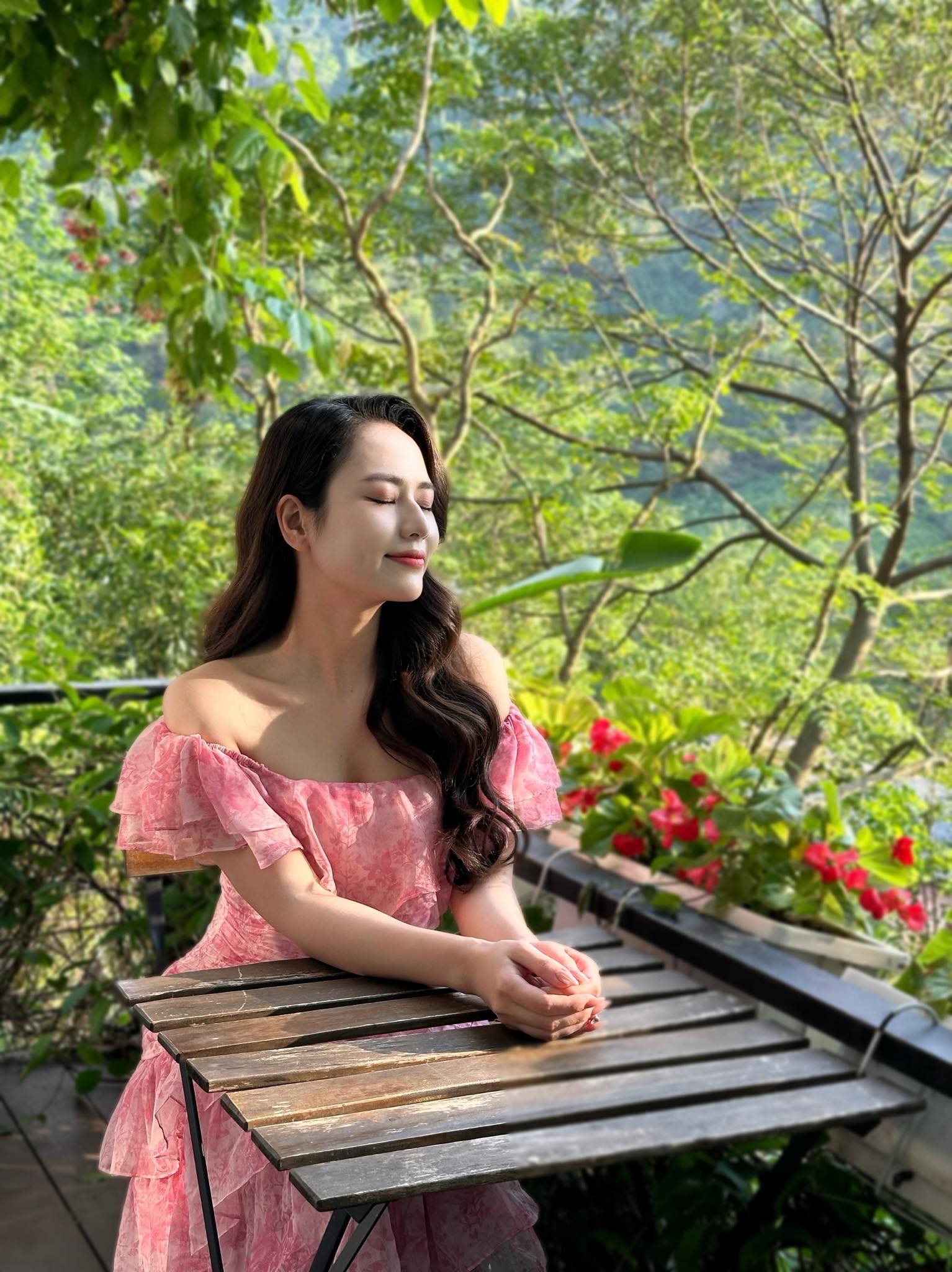 Huyền Lizzie đọ sắc với 2 đ&agrave;n em, netizen chắc nịch &ldquo;bộ 3 đẹp nhất VTV&rdquo; đ&acirc;y chứ đ&acirc;u- Ảnh 13.