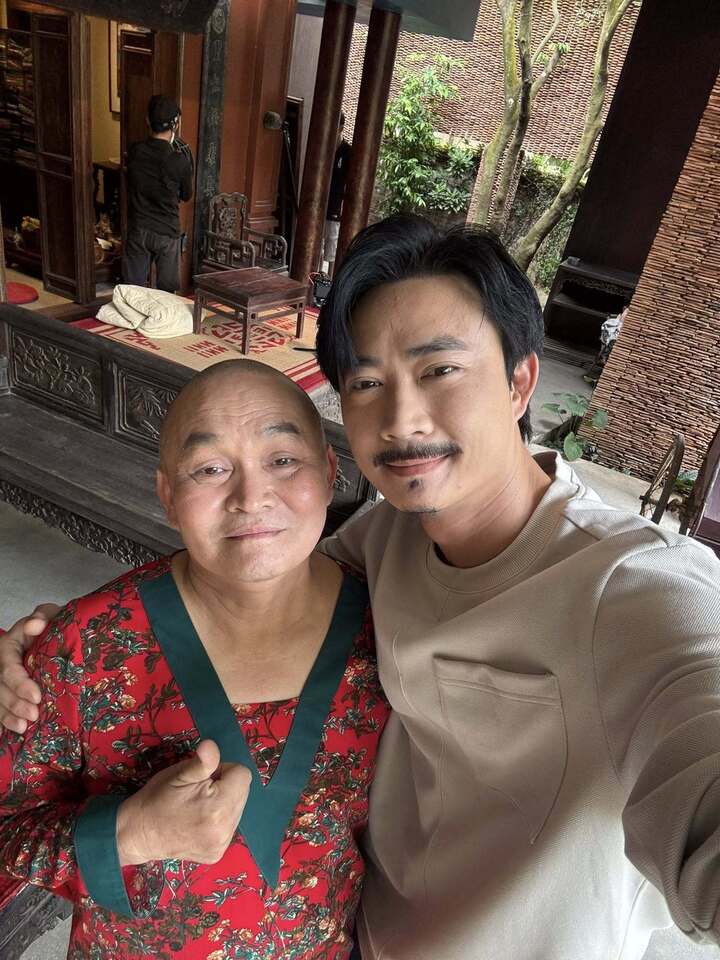 Đời thực của nam diễn vi&ecirc;n quen mặt phim giờ v&agrave;ng VTV đ&oacute;ng con trai Xu&acirc;n Hinh- Ảnh 1.