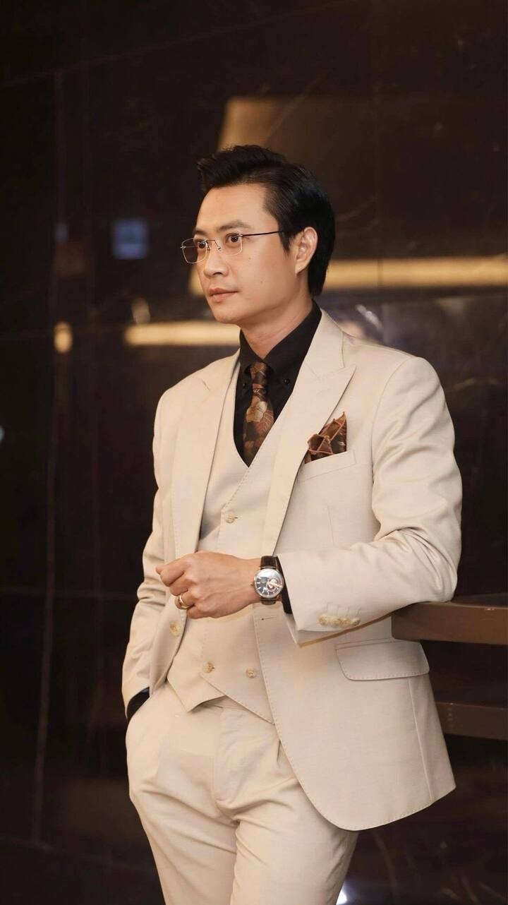 Đời thực của nam diễn vi&ecirc;n quen mặt phim giờ v&agrave;ng VTV đ&oacute;ng con trai Xu&acirc;n Hinh- Ảnh 3.