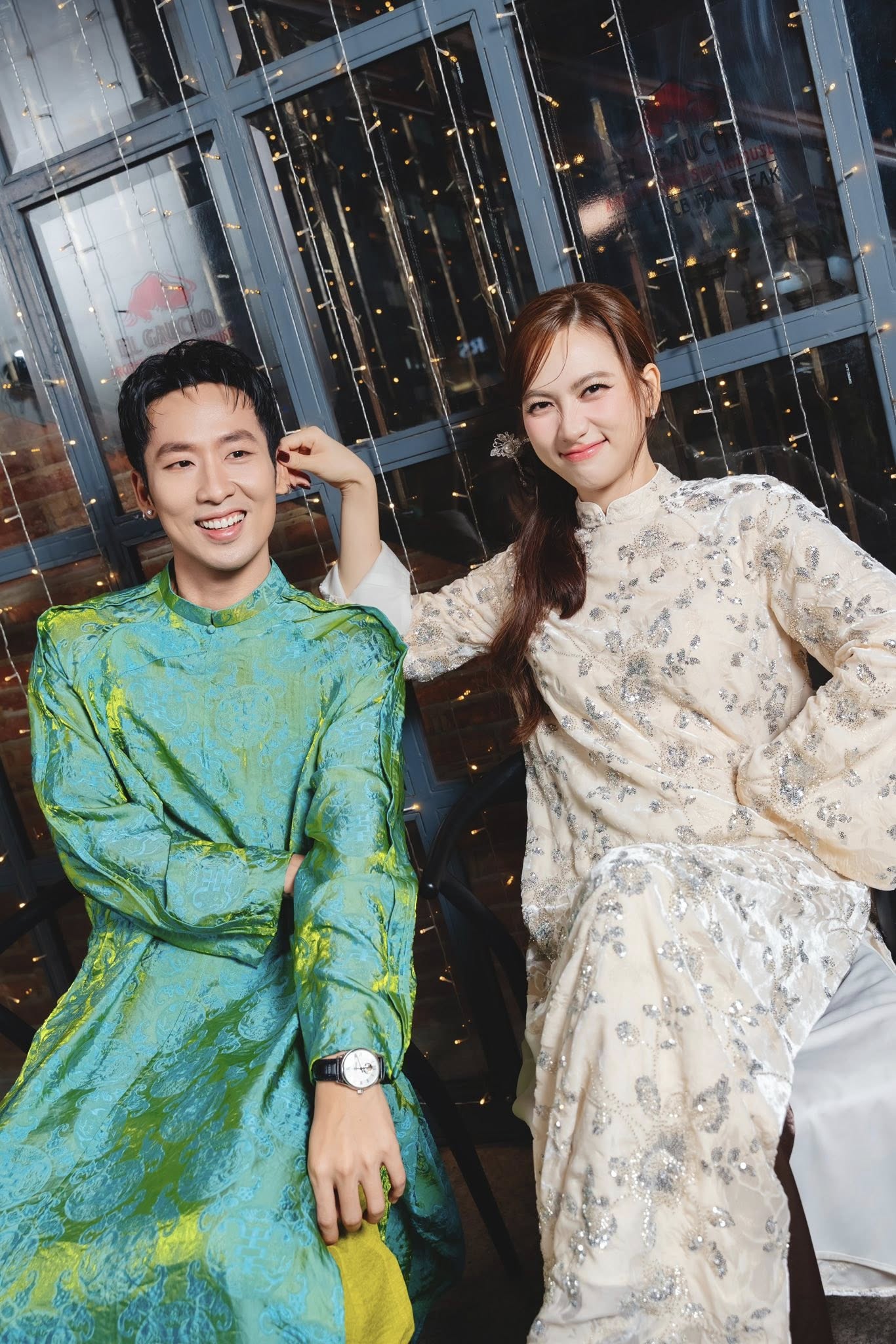 Bắt thóp cặp đôi Vbiz rải hint hẹn hò khắp nơi, ra mắt bố mẹ ngay giữa thảm đỏ thì chối đằng trời- Ảnh 1. Bắt thóp cặp đôi Vbiz rải hint hẹn hò khắp nơi, ra mắt bố mẹ ngay giữa thảm đỏ thì chối đằng trời- Ảnh 1.