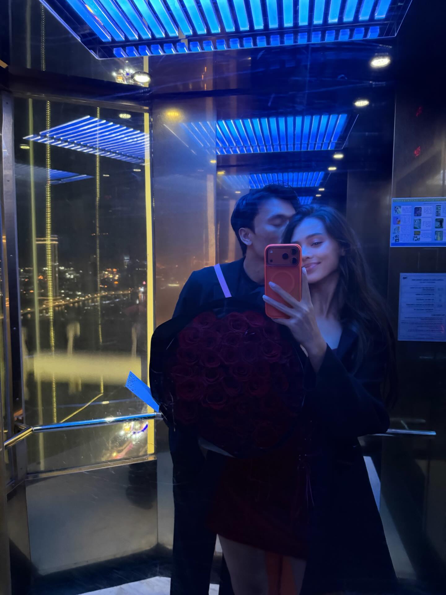 Luôn là cặp đôi lãng mạn nhất, thủ môn Bùi Tiến Dũng khiến vợ mẫu Tây xúc động vì món quà Valentine- Ảnh 9. Luôn là cặp đôi lãng mạn nhất, thủ môn Bùi Tiến Dũng khiến vợ mẫu Tây xúc động vì món quà Valentine- Ảnh 9.