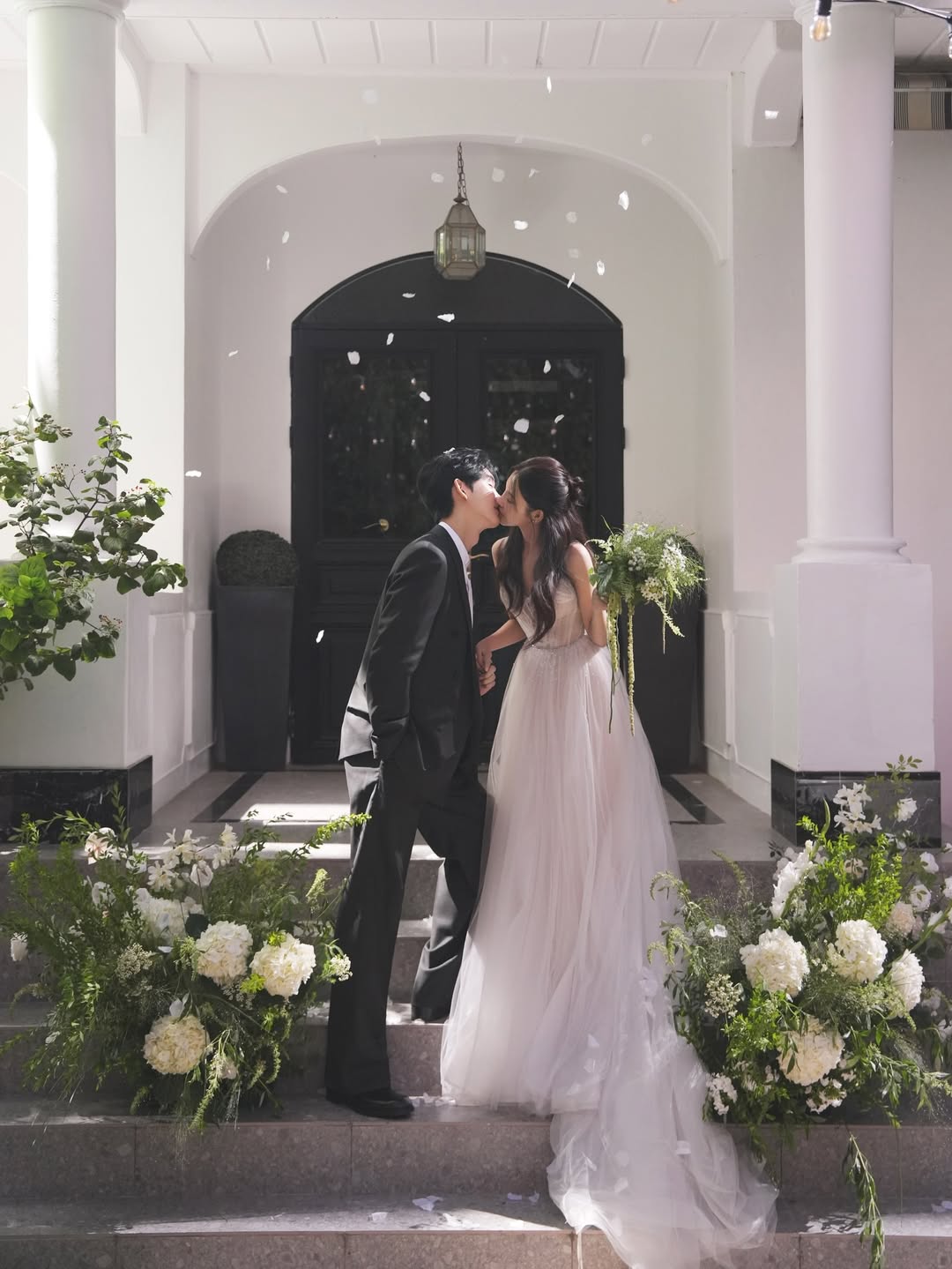 Tin vui ng&agrave;y 28 Tết: Cặp ca sĩ - quản l&yacute; qu&aacute;n cafe bất ngờ tung ảnh cưới, h&eacute; lộ lu&ocirc;n ng&agrave;y l&ecirc;n xe hoa- Ảnh 9.