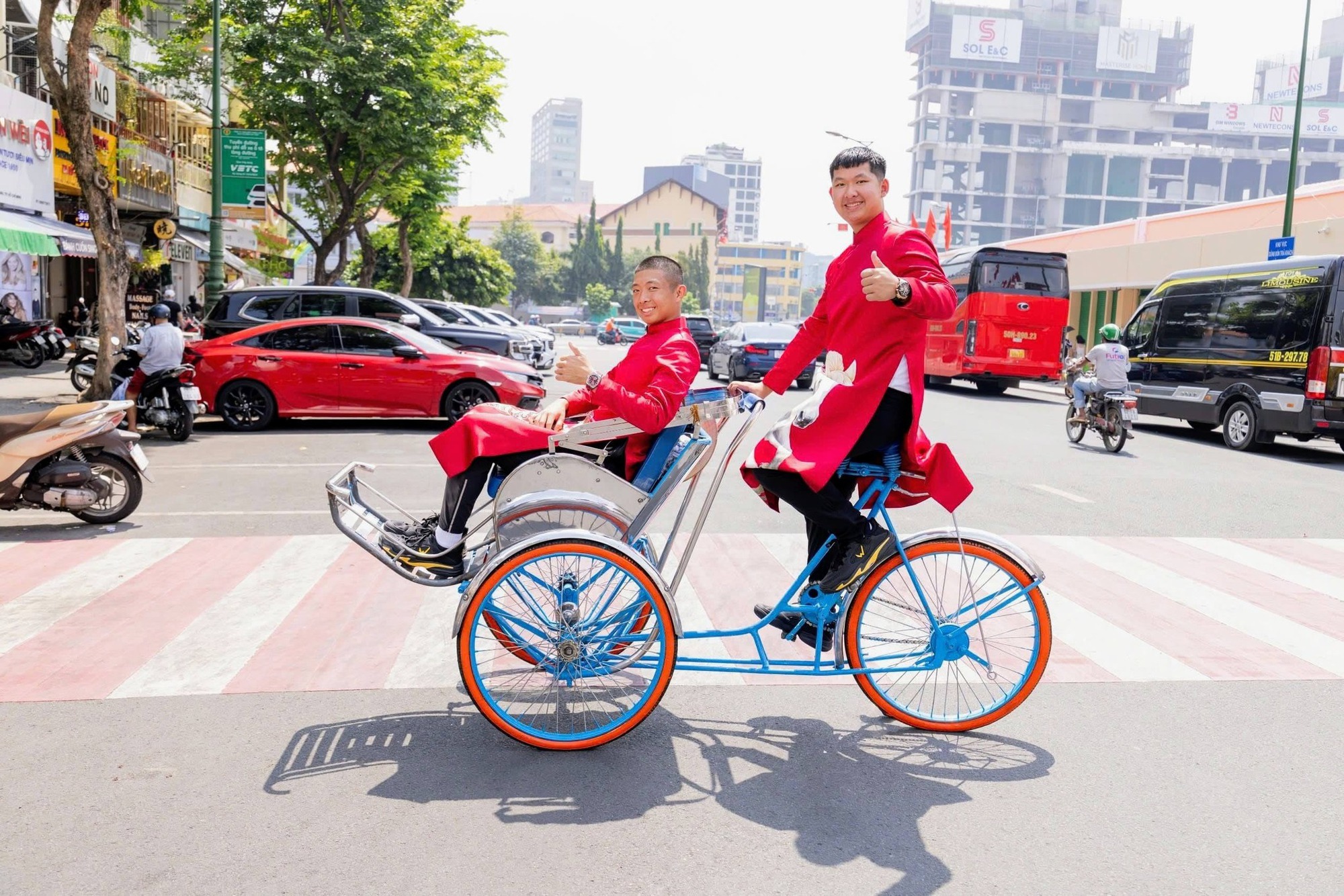 Ngắm trọn bộ ảnh du xuân "mười điểm không có nhưng" của Quang Dương pickleball- Ảnh 3. Ngắm trọn bộ ảnh du xuân