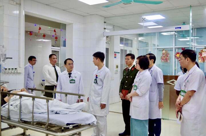 Cấp cứu khẩn nữ sinh bị tai nạn giao th&ocirc;ng ng&agrave;y 27 Tết- Ảnh 1.