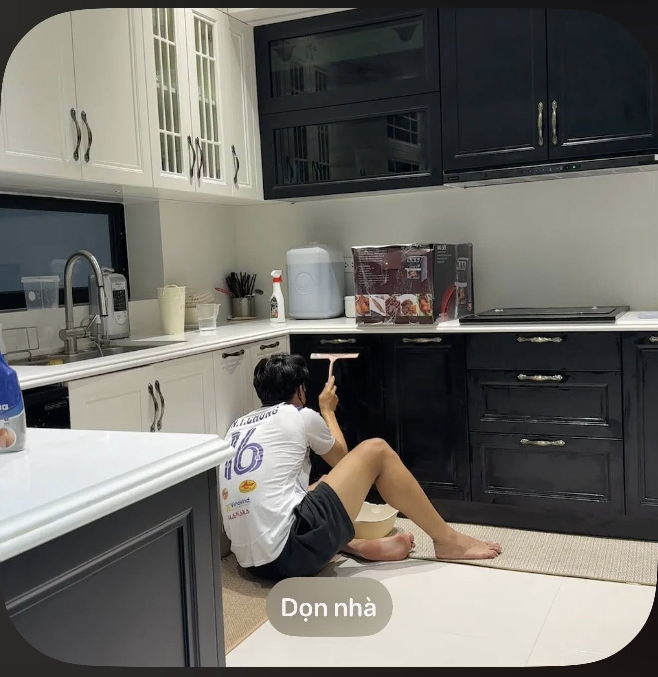 Vợ Th&agrave;nh Chung khoe kh&eacute;o biệt thự lộng lẫy ng&agrave;y Tết: Chồng lo dọn dẹp, vợ trổ t&agrave;i nữ c&ocirc;ng gia ch&aacute;nh điểm 10- Ảnh 6.