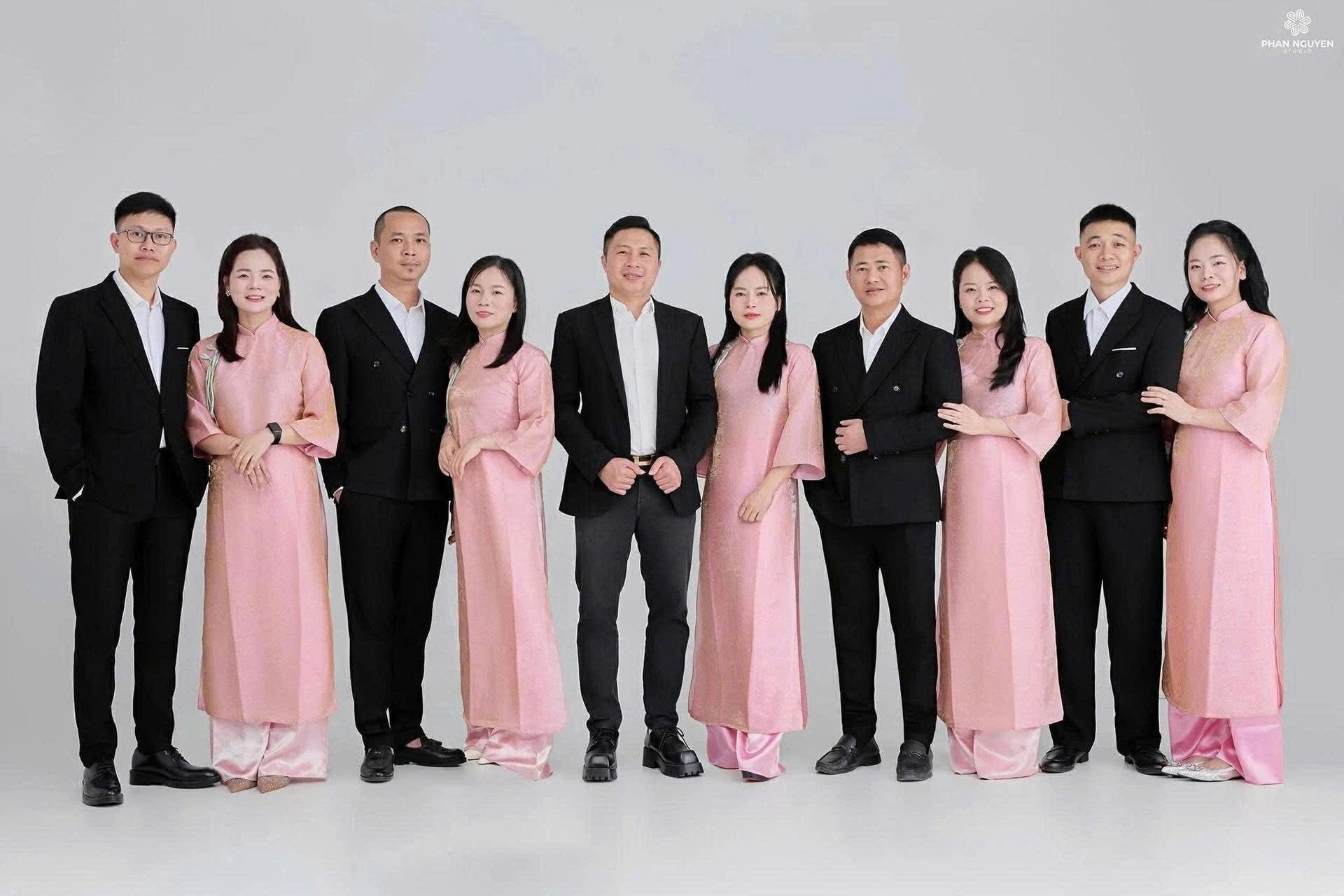 Hiếm thấy: 5 con g&aacute;i đi lấy chồng vẫn c&ugrave;ng nhau ăn Tết nh&agrave; ngoại, chuẩn bị mừng thọ bố- Ảnh 2.