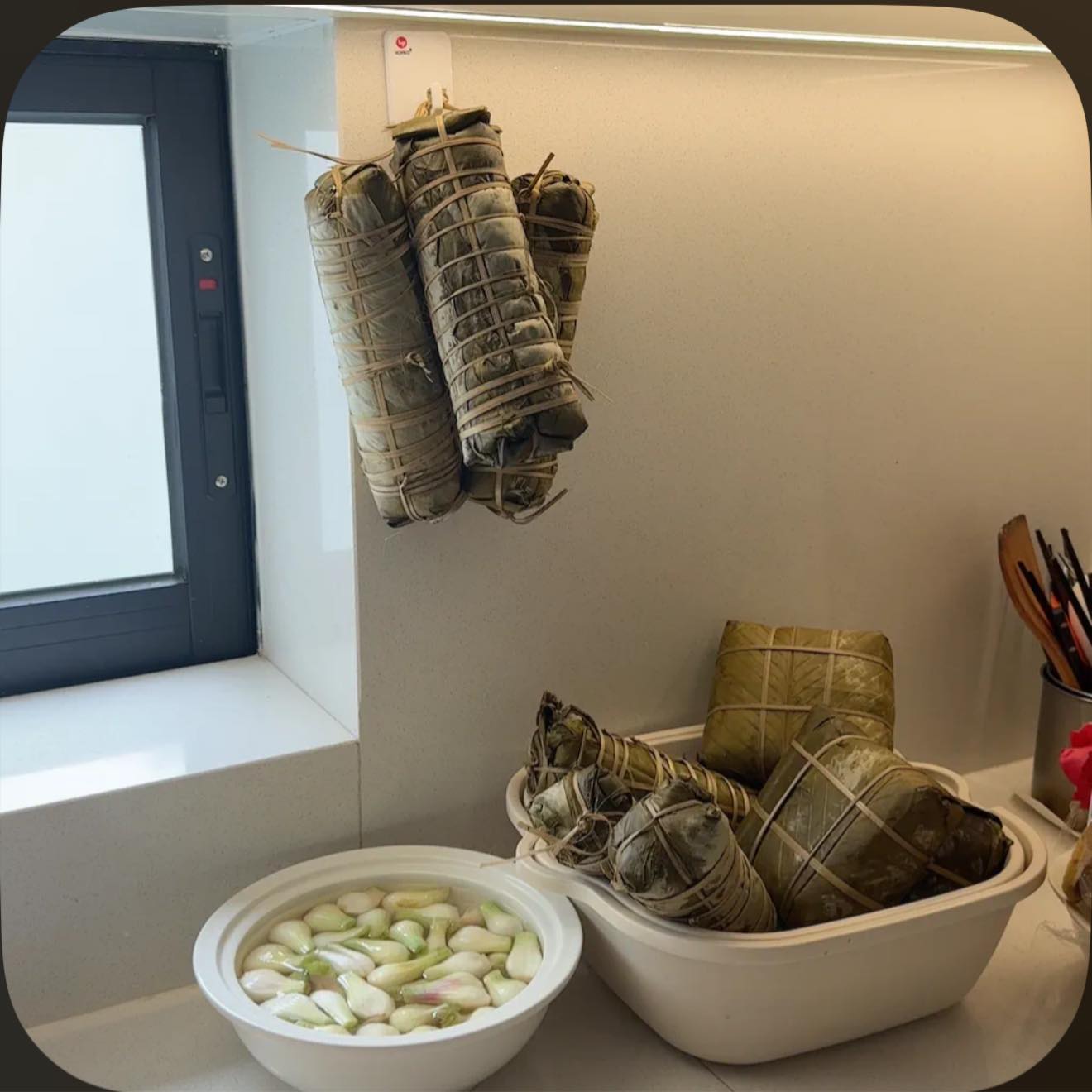 Vợ Th&agrave;nh Chung khoe kh&eacute;o biệt thự lộng lẫy ng&agrave;y Tết: Chồng lo dọn dẹp, vợ trổ t&agrave;i nữ c&ocirc;ng gia ch&aacute;nh điểm 10- Ảnh 5.