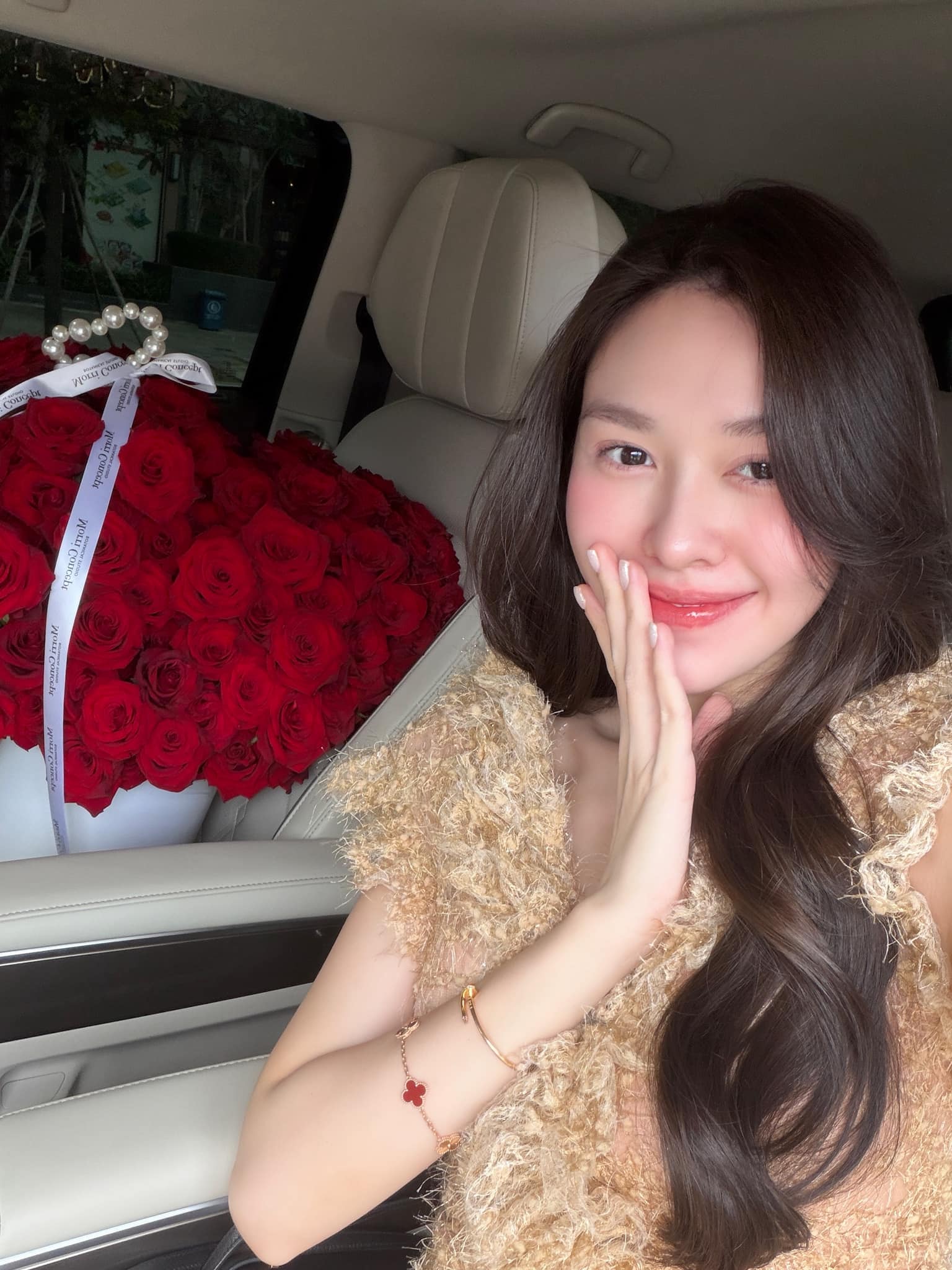 &Aacute; hậu Việt lộ th&ecirc;m hint đang mang thai- Ảnh 2.