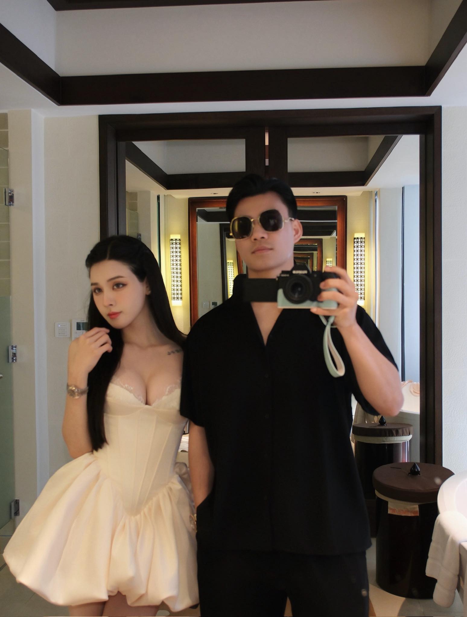 Văn Thanh cực t&igrave;nh b&ecirc;n bạn g&aacute;i 