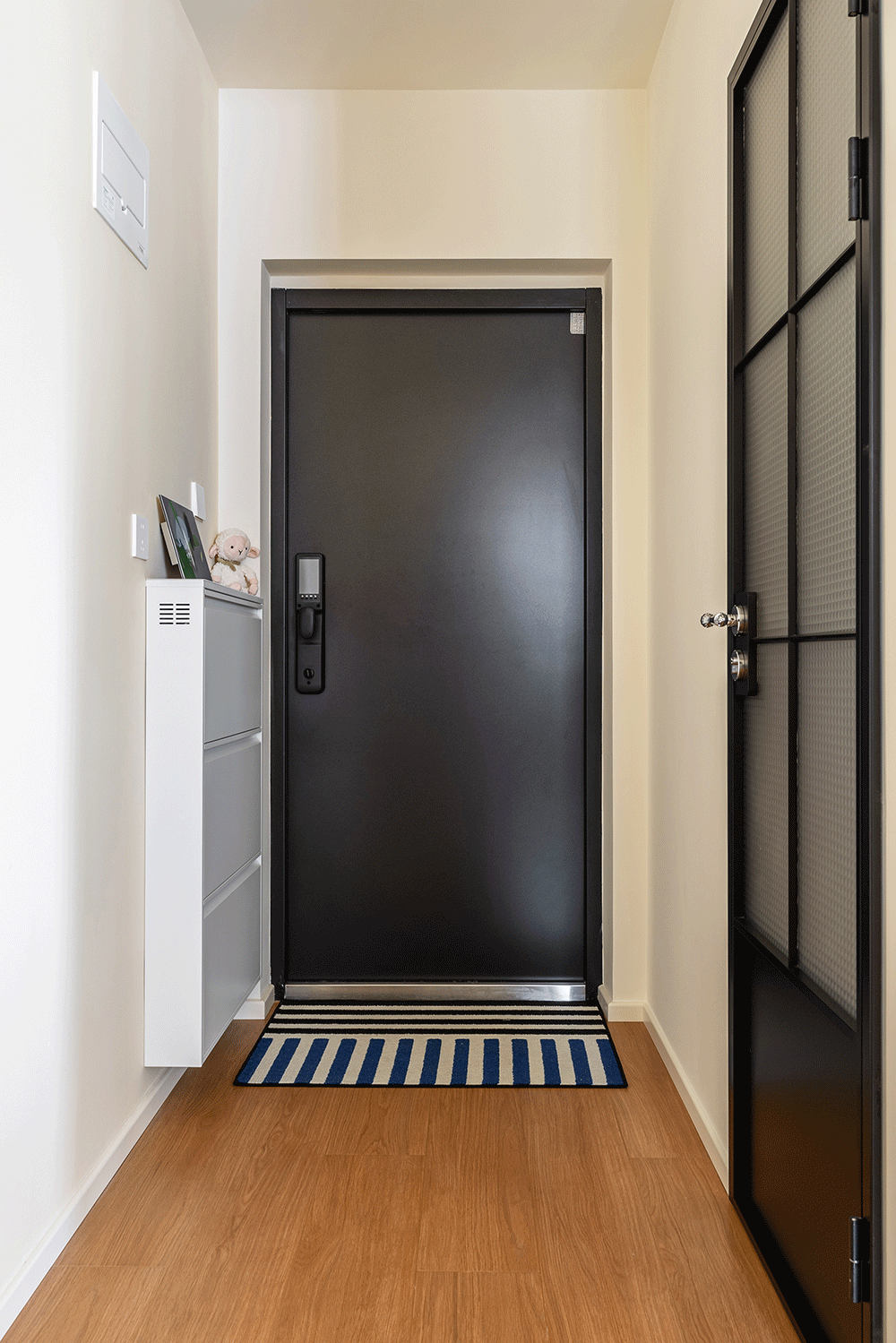 Căn hộ 40m&sup2; mẹ tặng con g&aacute;i g&acirc;y ch&uacute; &yacute;: Thiết kế mở, v&aacute;ch k&iacute;nh th&ocirc;ng minh v&agrave; b&agrave;i to&aacute;n t&agrave;i ch&iacute;nh cực hiệu quả- Ảnh 6.