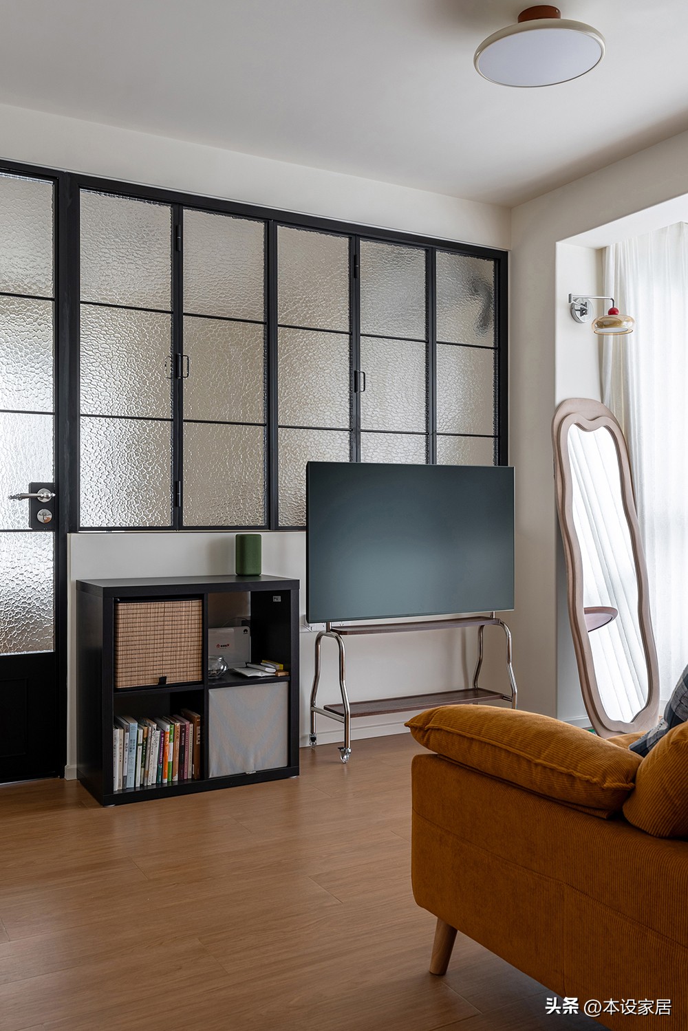 Căn hộ 40m&sup2; mẹ tặng con g&aacute;i g&acirc;y ch&uacute; &yacute;: Thiết kế mở, v&aacute;ch k&iacute;nh th&ocirc;ng minh v&agrave; b&agrave;i to&aacute;n t&agrave;i ch&iacute;nh cực hiệu quả- Ảnh 3.