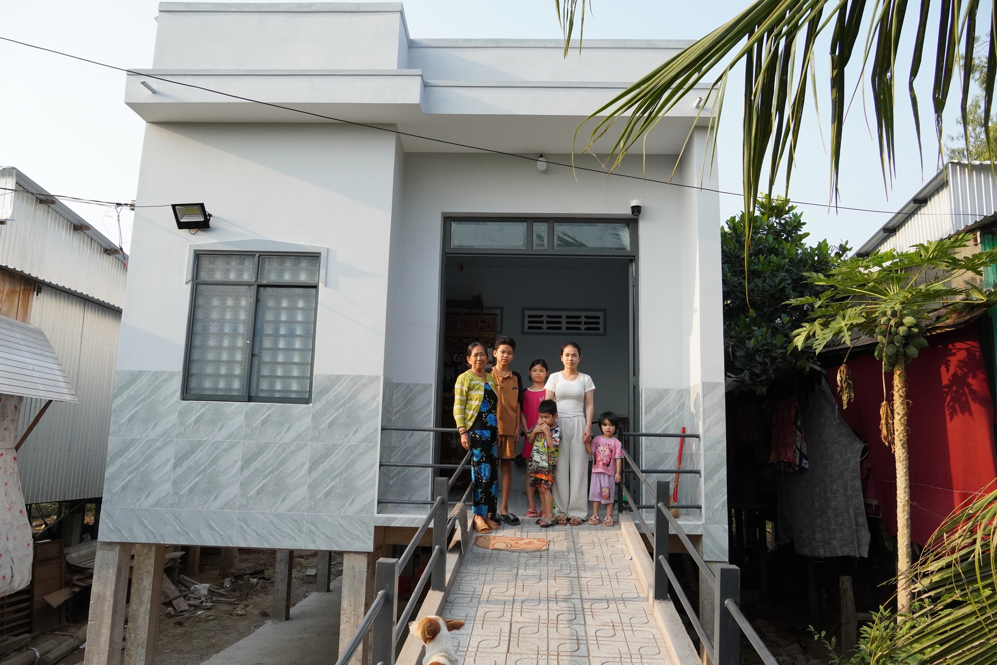 Tết ấm của 5 chị em mồ c&ocirc;i ở Đồng Th&aacute;p- Ảnh 1.