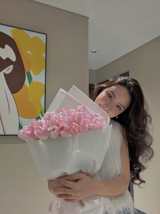 Chốt sổ ng&agrave;y Valentine: Quy&ecirc;n Qui, bạn g&aacute;i HIEUTHUHAI hạnh ph&uacute;c ngập tr&agrave;n, một cặp đ&ocirc;i bỗng im ru- Ảnh 2.