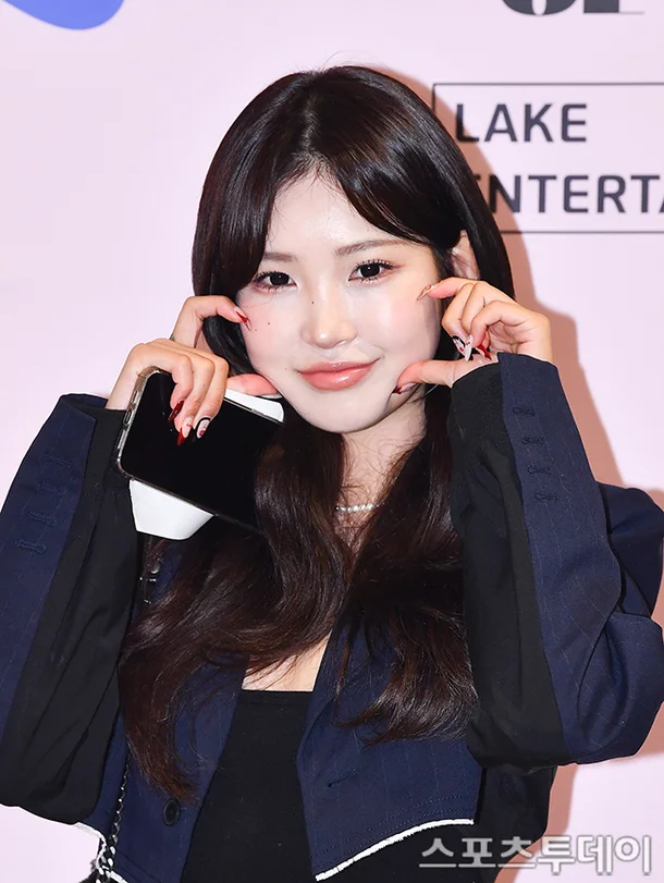 Hot nhất H&agrave;n Quốc: Con g&aacute;i cố minh tinh Choi Jin Sil kết h&ocirc;n với bạn trai đ&aacute;ng tuổi ch&uacute;, nụ h&ocirc;n của cặp đ&ocirc;i khiến MXH nổ tung- Ảnh 4.