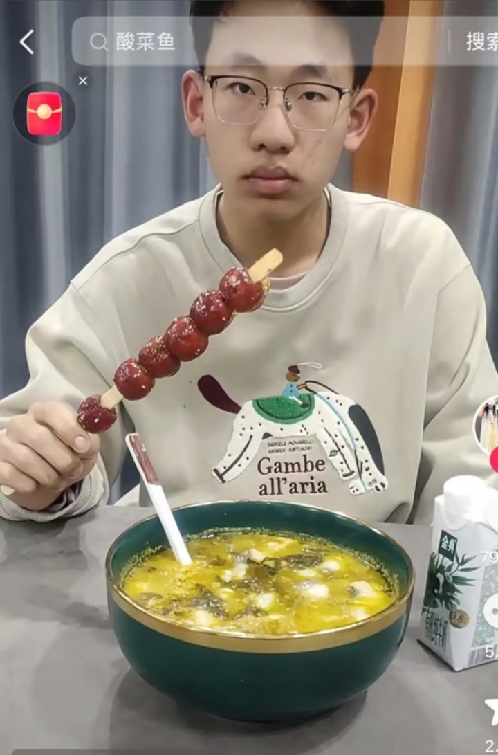 L&agrave;m 'bữa s&aacute;ng sấm s&eacute;t' cho con trai, b&agrave; mẹ h&uacute;t 900 triệu lượt xem- Ảnh 3.