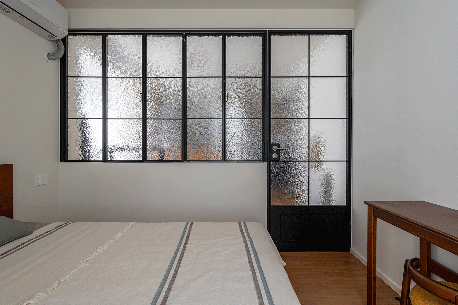 Căn hộ 40m&sup2; mẹ tặng con g&aacute;i g&acirc;y ch&uacute; &yacute;: Thiết kế mở, v&aacute;ch k&iacute;nh th&ocirc;ng minh v&agrave; b&agrave;i to&aacute;n t&agrave;i ch&iacute;nh cực hiệu quả- Ảnh 13.