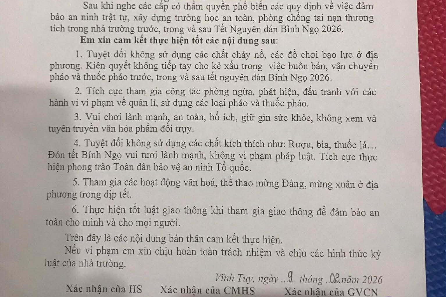 Bảng dặn d&ograve; học sinh tiểu học ở H&agrave; Nội g&acirc;y tranh c&atilde;i: "Hết Tết Nguy&ecirc;n đ&aacute;n th&igrave; c&oacute; phải cam kết nữa kh&ocirc;ng?"- Ảnh 1.