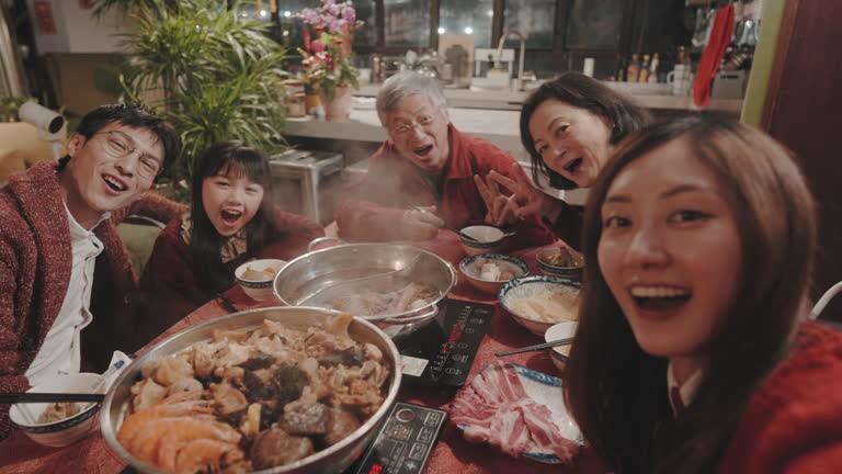 Ngày Tết được hỏi “Lương tháng bao nhiêu”, đừng vội nói con số: Có 3 cách trả lời thể hiện EQ cao, dễ được yêu mến- Ảnh 3.