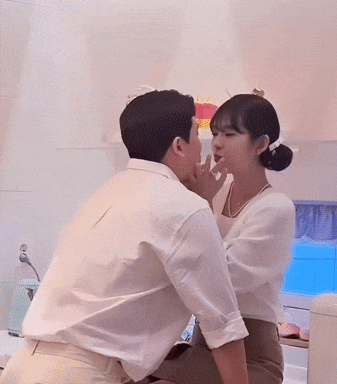 Hot nhất H&agrave;n Quốc: Con g&aacute;i cố minh tinh Choi Jin Sil kết h&ocirc;n với bạn trai đ&aacute;ng tuổi ch&uacute;, nụ h&ocirc;n của cặp đ&ocirc;i khiến MXH nổ tung- Ảnh 3.