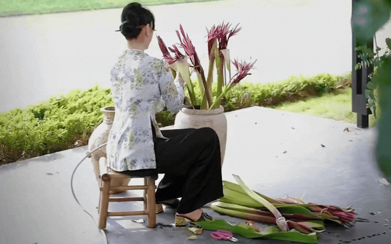 "Ph&uacute; b&agrave; Long Bi&ecirc;n" m&aacute;ch nước chưng Tết: Chỉ một b&igrave;nh hoa n&aacute;ng đỏ, nh&agrave; cửa thơm nức, rước lộc đầy tay- Ảnh 2.