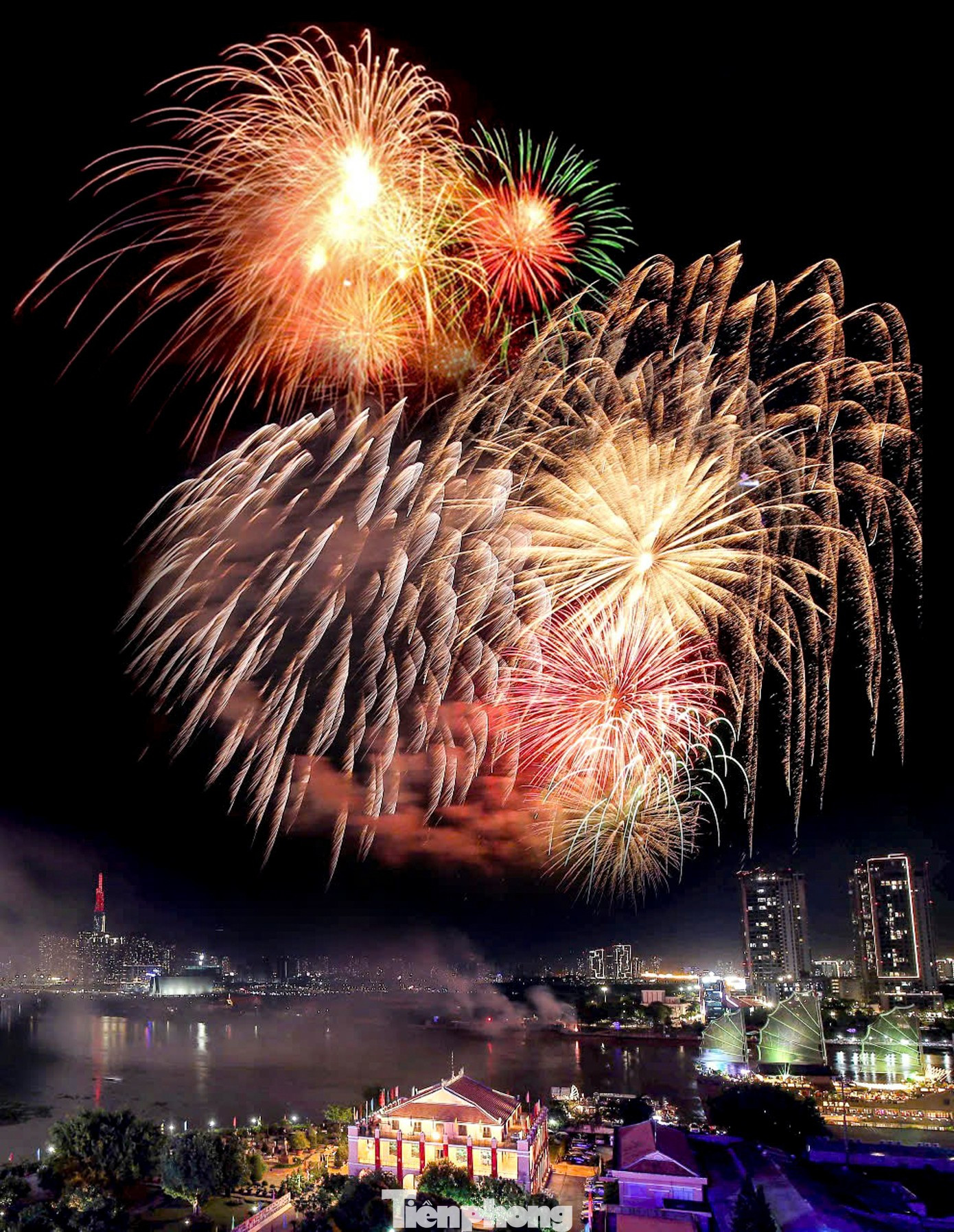 17 điểm bắn ph&aacute;o hoa tại TPHCM đ&ecirc;m giao thừa- Ảnh 1.