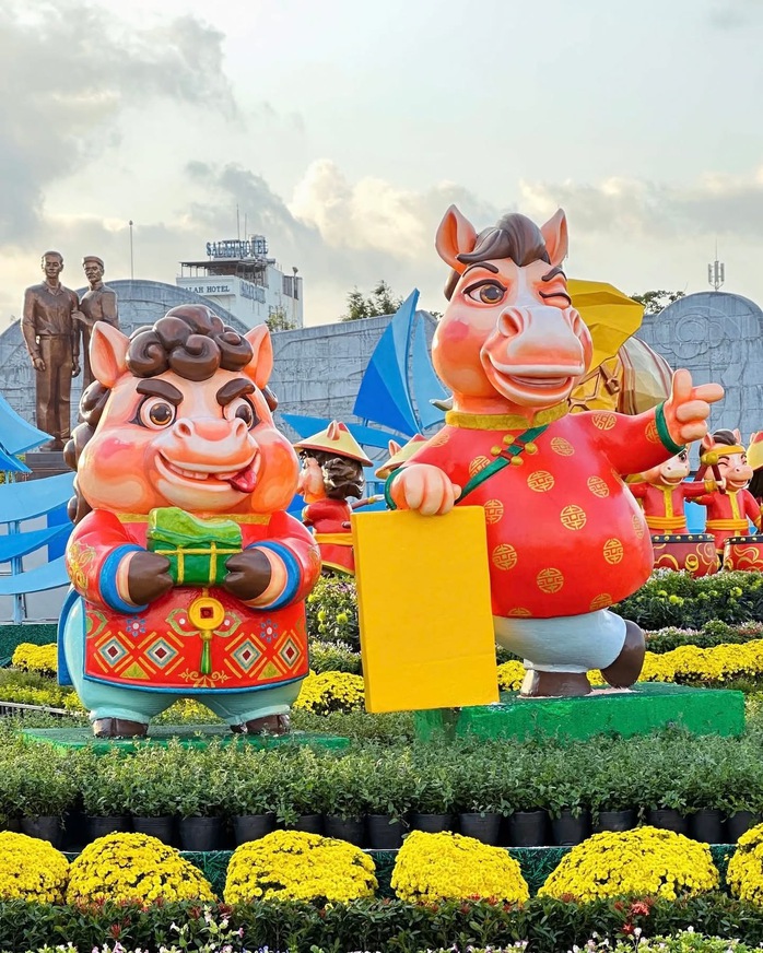 Đổ xô check-in linh vật ngựa “mặt cộc” gây bão mạng xã hội ở phố biển Quy Nhơn - Ảnh 8. Đổ xô check-in linh vật ngựa “mặt cộc” gây bão mạng xã hội ở phố biển Quy Nhơn - Ảnh 8.