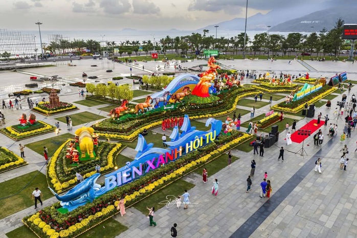 Đổ xô check-in linh vật ngựa “mặt cộc” gây bão mạng xã hội ở phố biển Quy Nhơn - Ảnh 23. Đổ xô check-in linh vật ngựa “mặt cộc” gây bão mạng xã hội ở phố biển Quy Nhơn - Ảnh 23.