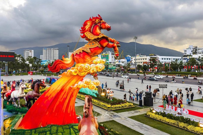 Đổ xô check-in linh vật ngựa “mặt cộc” gây bão mạng xã hội ở phố biển Quy Nhơn - Ảnh 24. Đổ xô check-in linh vật ngựa “mặt cộc” gây bão mạng xã hội ở phố biển Quy Nhơn - Ảnh 24.