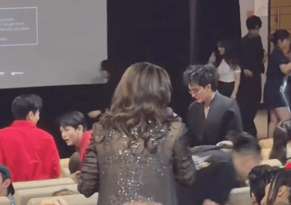 Đây là nữ diễn viên được ưu ái nhất Thỏ Ơi!!, đến Trấn Thành còn yêu cầu mọi người "phải vỗ tay cho dù không ra gì"- Ảnh 3. Đây là nữ diễn viên được ưu ái nhất Thỏ Ơi!!, đến Trấn Thành còn yêu cầu mọi người "phải vỗ tay cho dù không ra gì"- Ảnh 3.