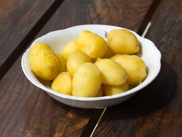 T&ocirc;i đ&atilde; giảm từ 100kg xuống c&ograve;n 88kg chỉ nhờ ăn 1 loại củ khi bụng đ&oacute;i v&agrave;o bữa s&aacute;ng: Kh&ocirc;ng phải khoai lang!- Ảnh 1.