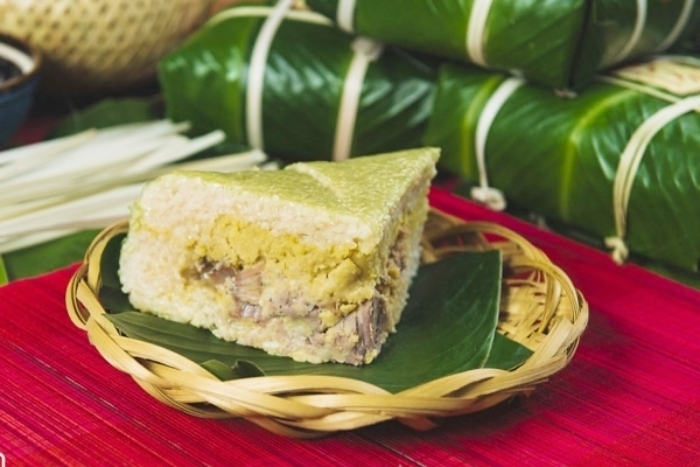 Một miếng b&aacute;nh chưng bằng một b&aacute;t cơm, ăn thế n&agrave;o để Tết kh&ocirc;ng tăng c&acirc;n v&ugrave; v&ugrave;?- Ảnh 1.
