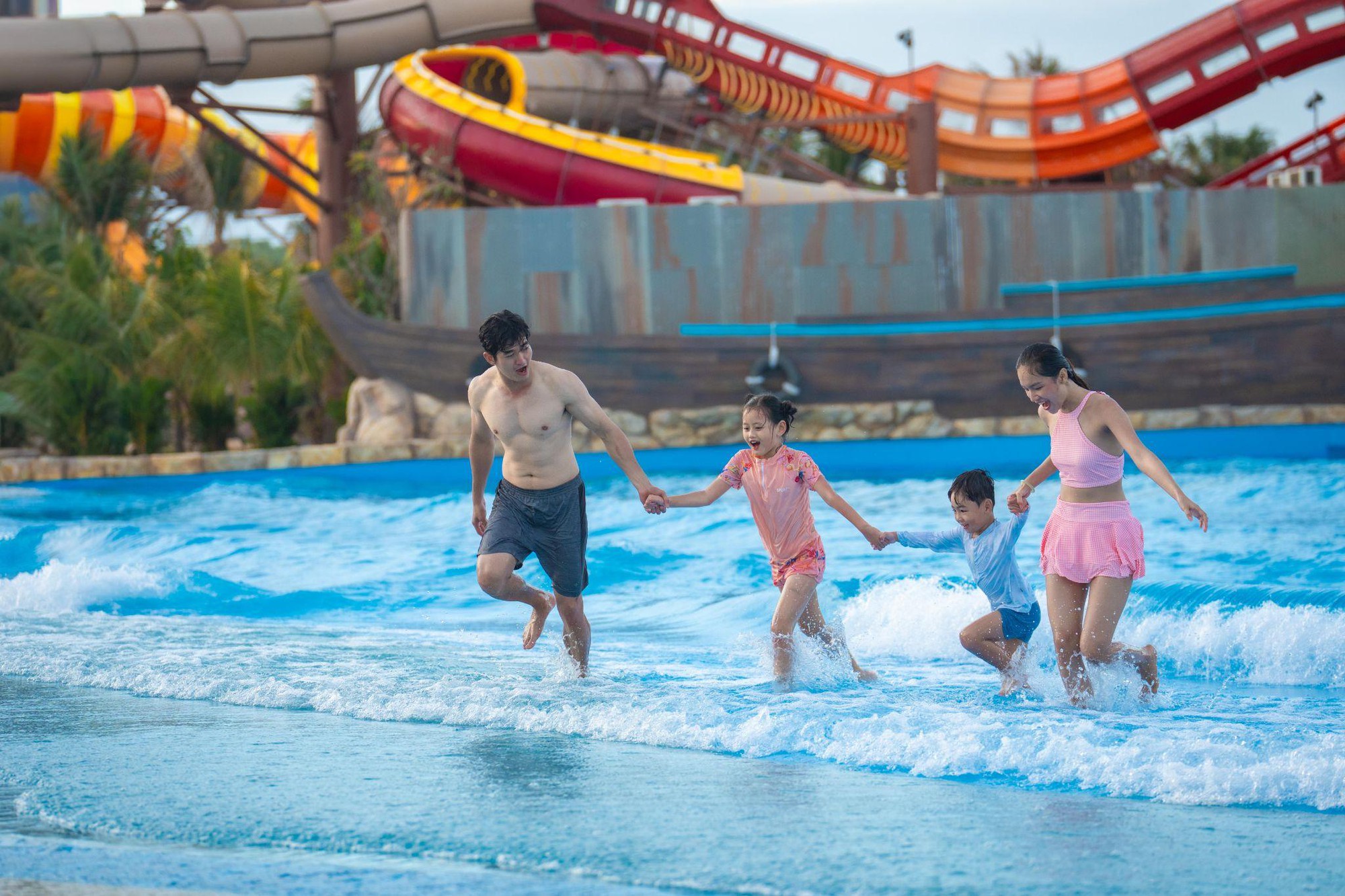 C&uacute; đ&uacute;p kỷ lục đưa C&ocirc;ng vi&ecirc;n nước Sun World Vũng T&agrave;u th&agrave;nh điểm chơi xu&acirc;n hot bậc nhất Nam bộ- Ảnh 2.