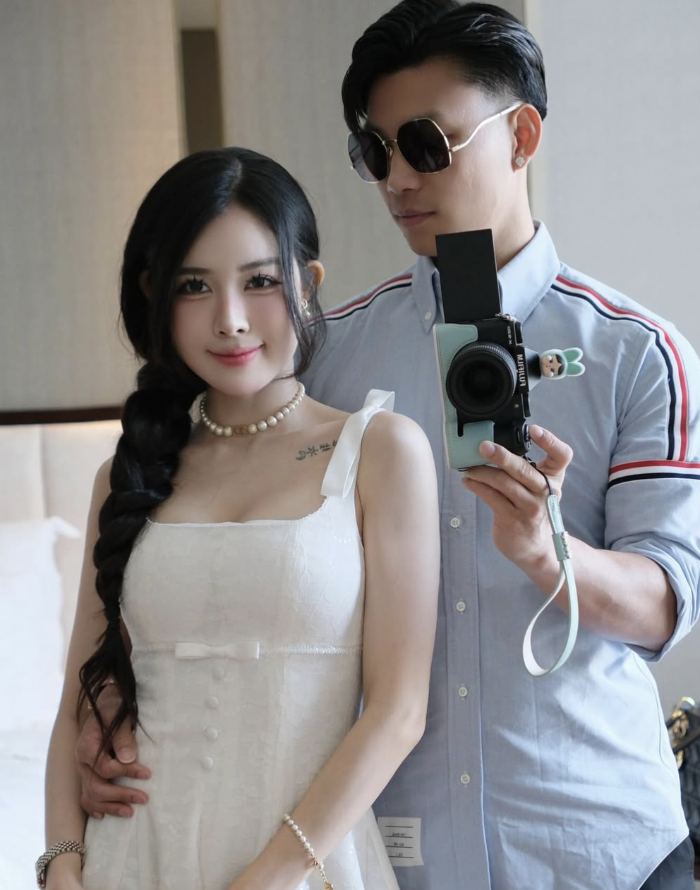 Văn Thanh cực t&igrave;nh b&ecirc;n bạn g&aacute;i 