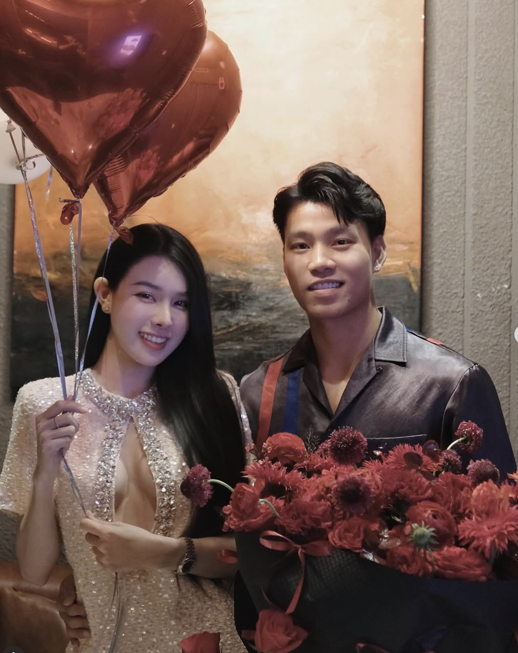 Văn Thanh cực t&igrave;nh b&ecirc;n bạn g&aacute;i 