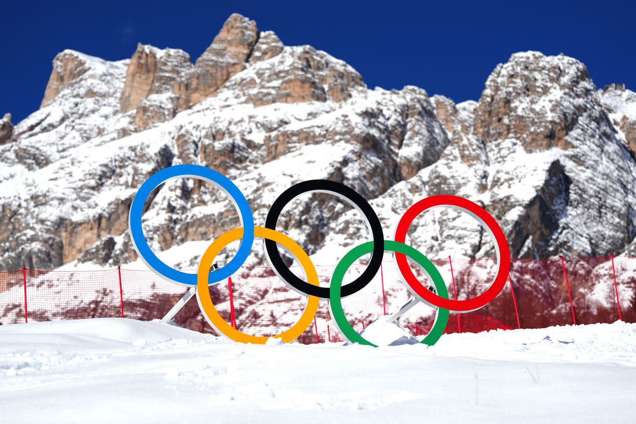 Drama Olympic: Cho&aacute;ng v&aacute;ng v&igrave; 10.000 bao cao su hết sạch chỉ trong 3 ng&agrave;y, VĐV lo chuyện 