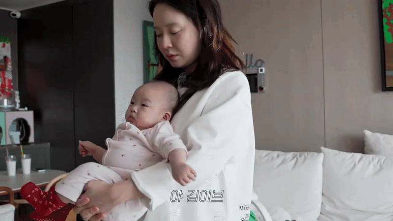 &ldquo;Song Ji Hyo kiệt sức khi nu&ocirc;i con&rdquo;- Ảnh 3.