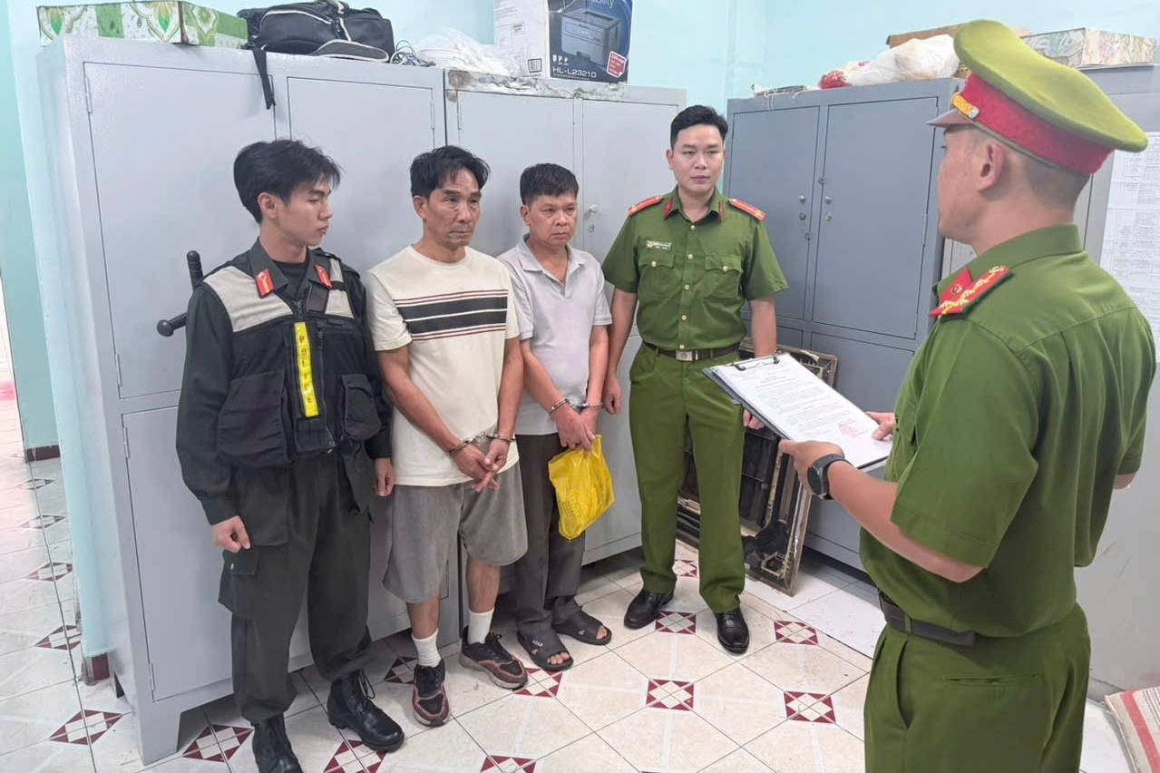 Bắt khẩn cấp nhiều t&agrave;i xế g&acirc;y n&aacute;o loạn trước cổng s&acirc;n bay T&acirc;n Sơn Nhất- Ảnh 1.