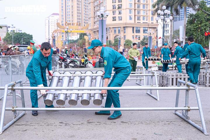 To&agrave;n cảnh trận địa ph&aacute;o hoa ở H&agrave; Nội ch&agrave;o mừng năm mới B&iacute;nh Ngọ 2026- Ảnh 5.