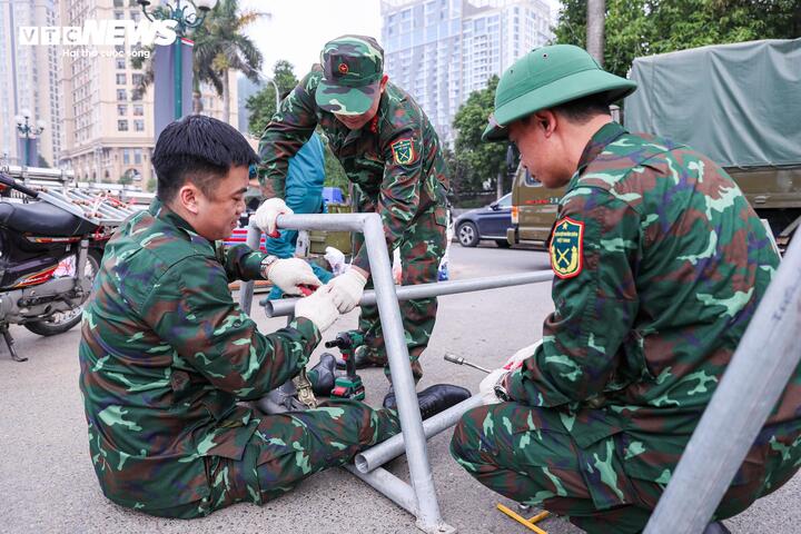 To&agrave;n cảnh trận địa ph&aacute;o hoa ở H&agrave; Nội ch&agrave;o mừng năm mới B&iacute;nh Ngọ 2026- Ảnh 3.