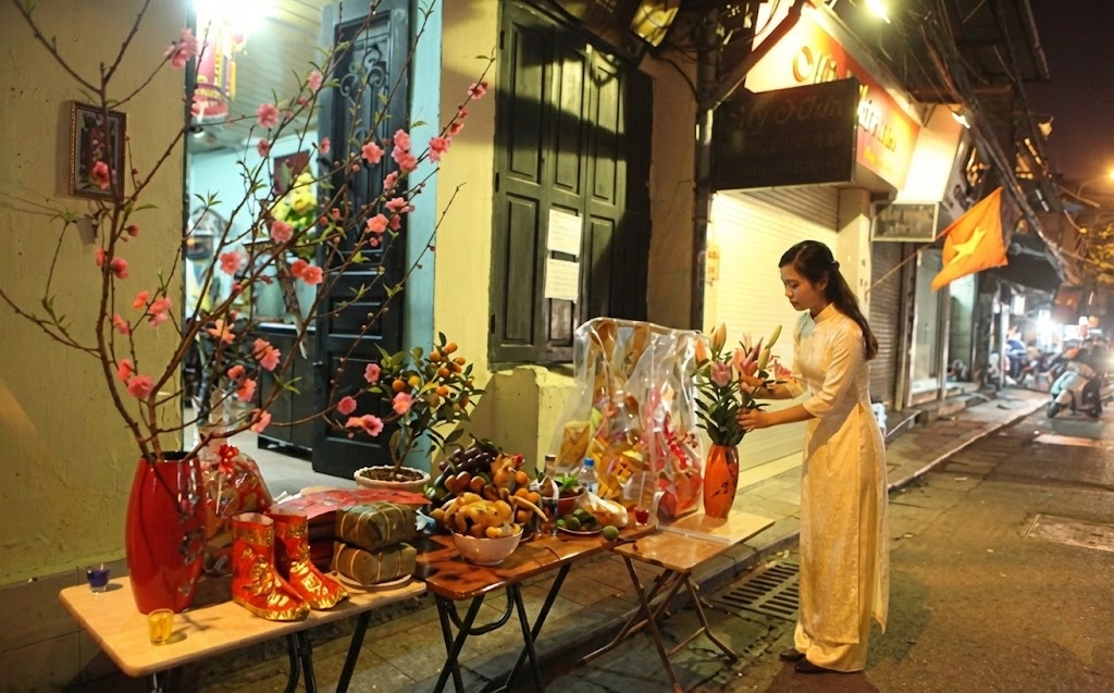 C&uacute;ng Giao thừa Tết B&iacute;nh Ngọ 2026: B&agrave;n thờ ngo&agrave;i trời phải đặt ngựa m&agrave;u n&agrave;y mới chuẩn phong thủy, cả năm tiền t&agrave;i ập đến cản kh&ocirc;ng kịp!- Ảnh 2.