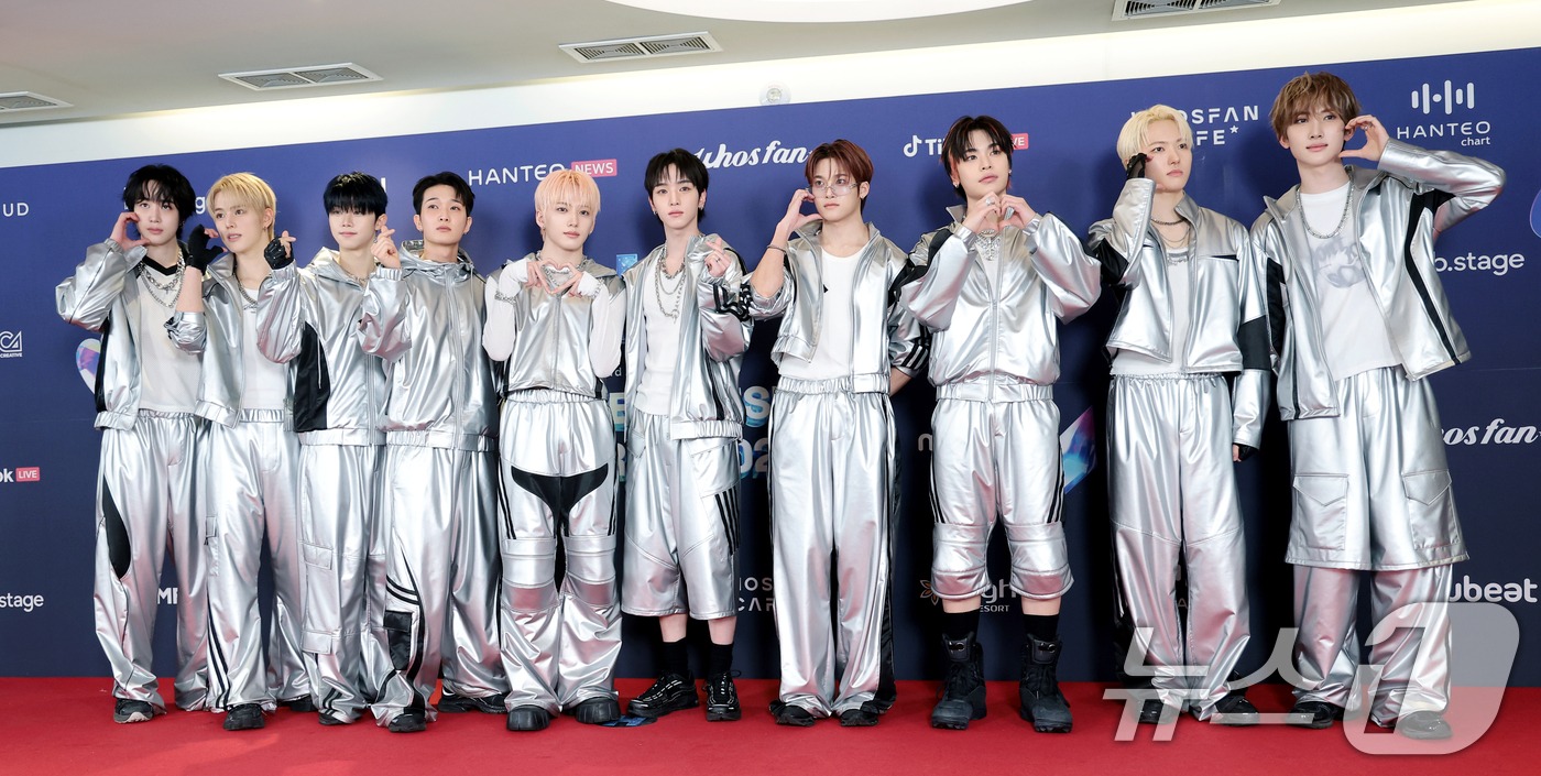 Thảm đỏ Hanteo Music Awards 2026: Tiffany (SNSD) rạng rỡ xinh hút hồn, át hết dàn mỹ nhân đàn em- Ảnh 25. Thảm đỏ Hanteo Music Awards 2026: Tiffany (SNSD) rạng rỡ xinh hút hồn, át hết dàn mỹ nhân đàn em- Ảnh 25.