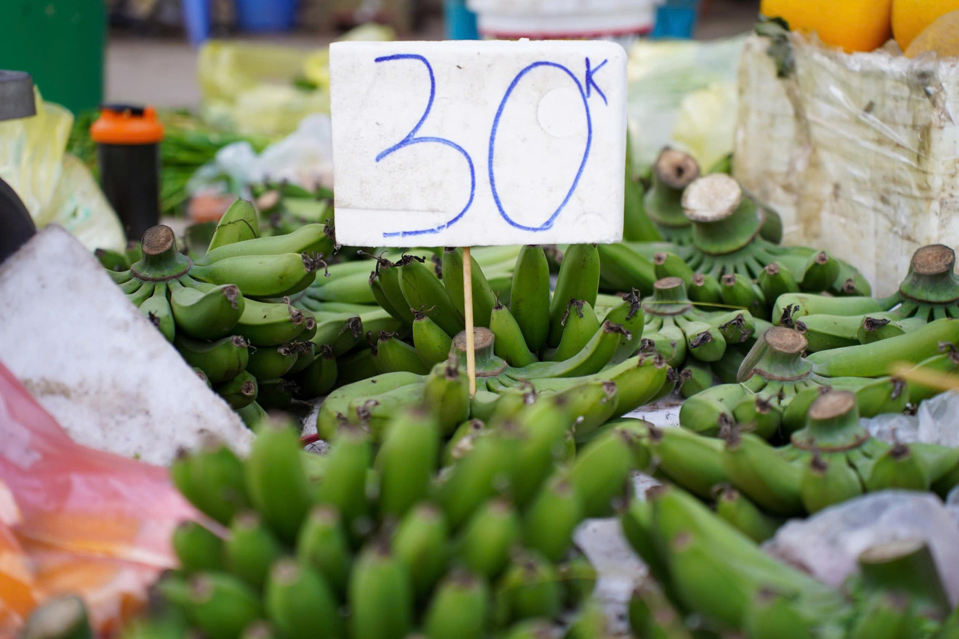 Chuối xanh 28 Tết: Từ nửa triệu &lsquo;rơi&rsquo; xuống 30.000 đồng vẫn ế- Ảnh 6.