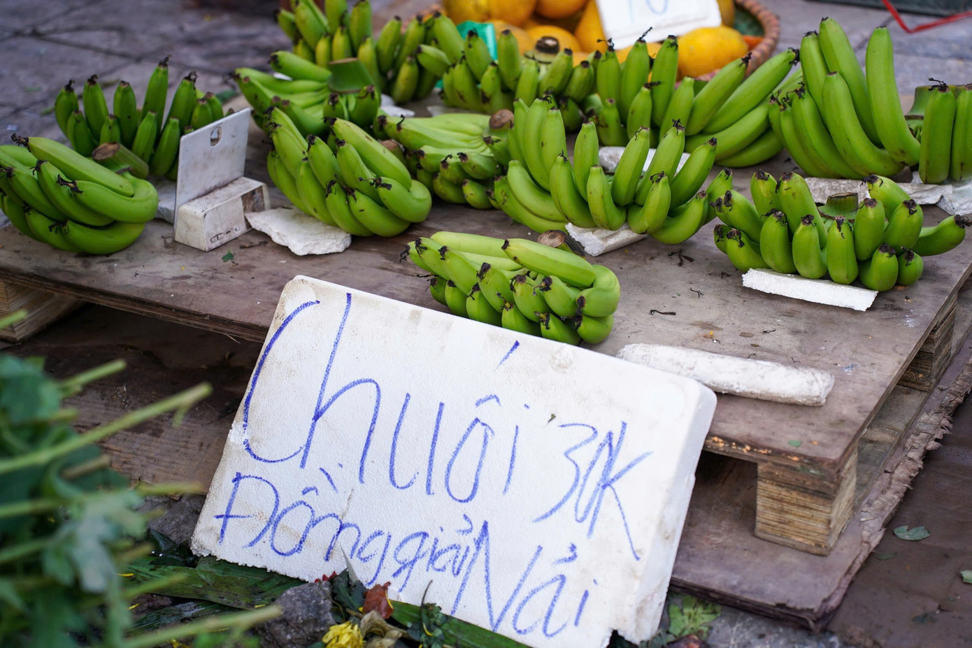Chuối xanh 28 Tết: Từ nửa triệu &lsquo;rơi&rsquo; xuống 30.000 đồng vẫn ế- Ảnh 9.