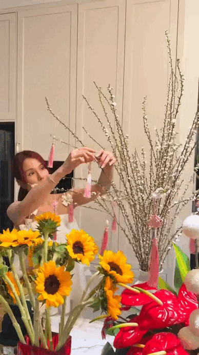 Diệp L&acirc;m Anh cắm hoa Tết khiến 3 triệu người dụi mắt: &ldquo;Sao bảo &ocirc;ng trời kh&ocirc;ng cho ai tất cả?&rdquo;- Ảnh 5.