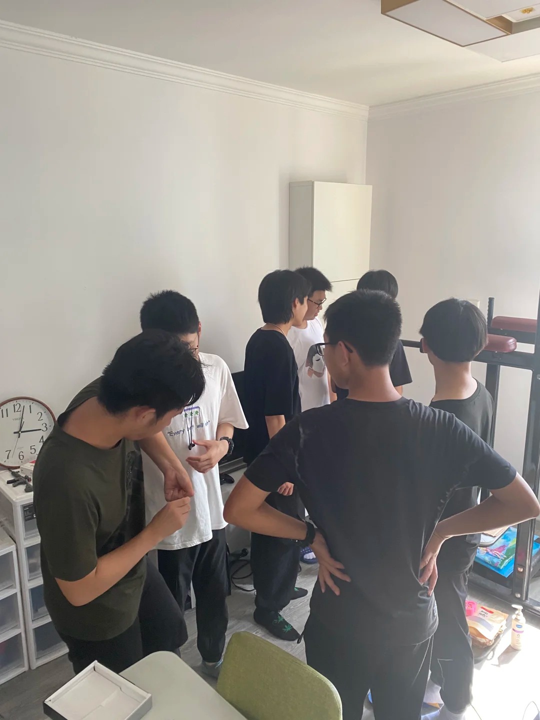 Cảnh tượng trong một căn nh&agrave; khiến netizen phải thốt l&ecirc;n: May mắn cỡ n&agrave;o mới c&oacute; người mẹ như thế n&agrave;y!- Ảnh 1.